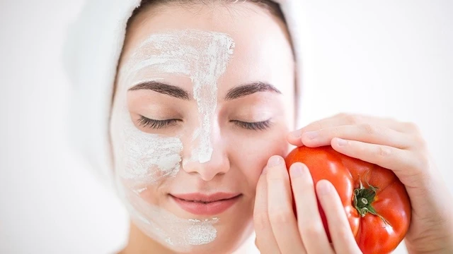 bai-viet/cach-tri-tan-nhang-bang-ca-chua-cuc-don-gian.html