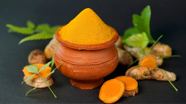 bai-viet/cach-uong-tinh-bot-nghe-chua-dau-da-day-hieu-qua.html