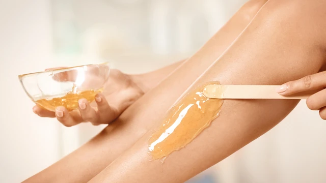 bai-viet/cach-wax-long-bang-sap-an-toan-nhung-dieu-can-biet-de-bao-ve-lan-da.html