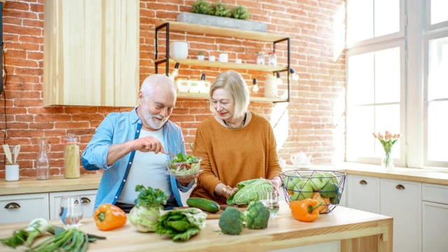 bai-viet/cach-xay-dung-thuc-don-cho-nguoi-tren-60-tuoi-lanh-manh-du-chat.html