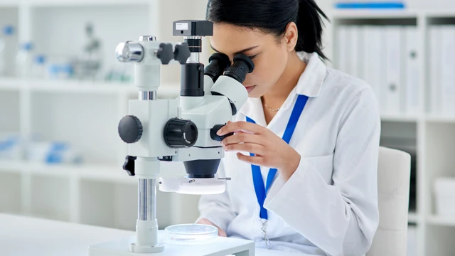 bai-viet/cat-bao-quy-dau-o-nam-gioi-co-the-bao-ve-chong-lai-nhiem-hpv-o-ca-nam-va-nu.html