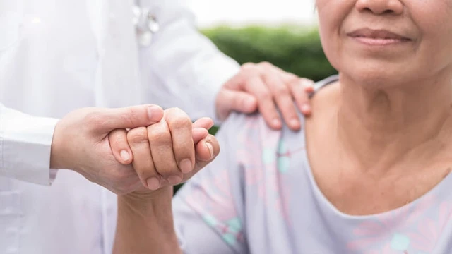 bai-viet/cham-soc-giam-nhe-la-gi-tai-sao-benh-nhan-ung-thu-can-cham-soc-giam-nhe.html