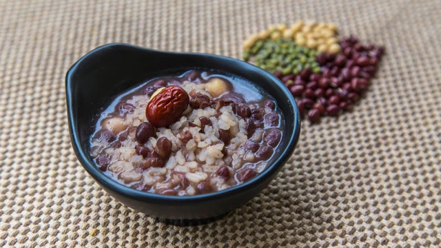 bai-viet/chao-dau-den-co-tac-dung-gi-ai-nen-an-chao-dau-den.html