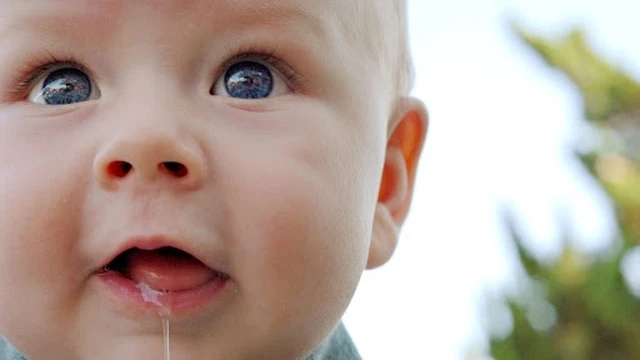 bai-viet/chay-nuoc-mieng-o-tre-so-sinh-co-phai-la-dau-hieu-bat-thuong-69137.html