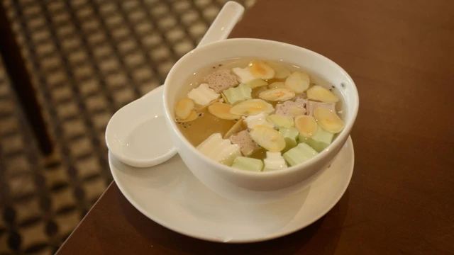 Chè khúc bạch bao nhiêu calo? Ăn thế nào để không lo tăng cân