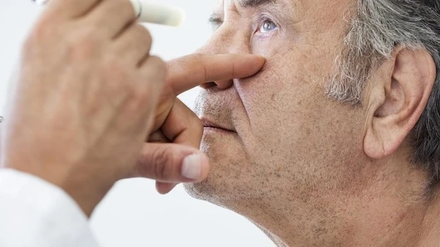 bai-viet/mo-cuom-mat-co-duoc-bao-hiem-khong.html