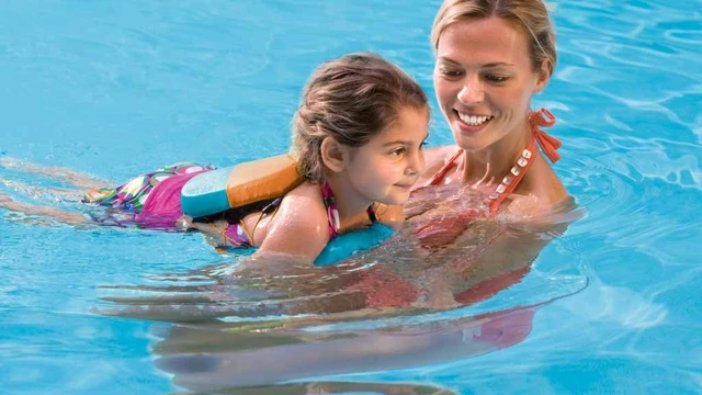 bai-viet/cho-be-2-tuoi-di-boi-co-that-su-tot-nhung-dieu-can-chu-y.html