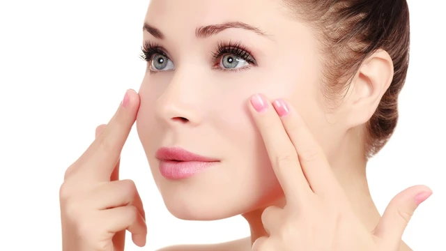 bai-viet/chon-kem-mat-tot-giup-han-che-tinh-trang-lao-hoa-som-o-mat-52458.html