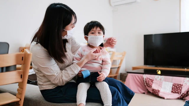 bai-viet/nhan-dien-som-de-bao-ve-gia-dinh-khoi-sot-xuat-huyet-tay-chan-mieng-va-covid-19.html