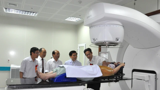 bai-viet/chua-ung-thu-da-day-bang-xa-tri-loi-hai-nhu-the-nao-40176.html