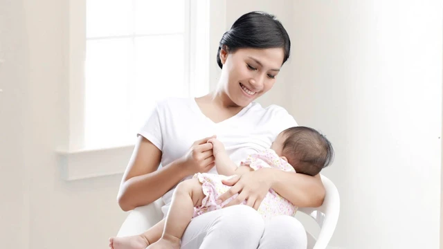 bai-viet/me-thac-mac-co-nen-cho-con-bu-trom-khi-cai-sua-khong-62859.html