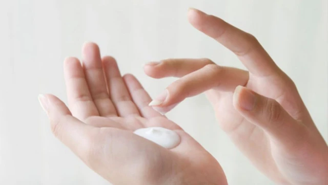 bai-viet/co-nen-dung-2-loai-kem-duong-da-cung-luc-hay-khong.html