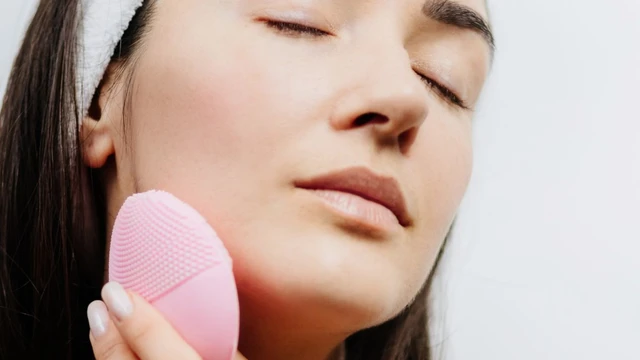 bai-viet/co-nen-dung-chung-may-rua-mat-khong.html