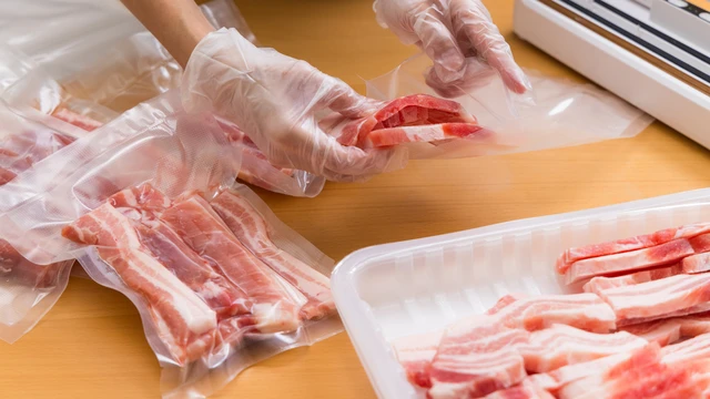 bai-viet/co-nen-rua-thit-truoc-khi-cho-vao-tu-lanh-khong-luu-y-an-toan-cho-suc-khoe.html