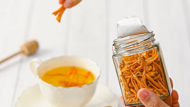 bai-viet/co-nen-uong-dong-trung-ha-thao-thuong-xuyen-khong.html