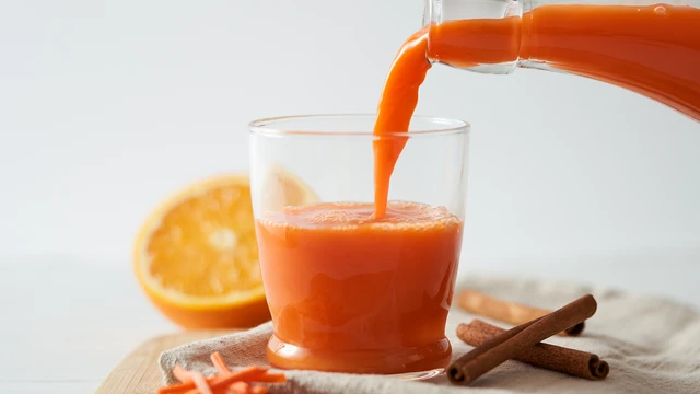 bai-viet/co-nen-uong-nuoc-ep-ca-rot-truoc-khi-ngu-hay-khong.html