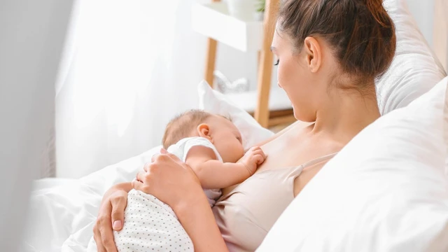 bai-viet/co-phai-sua-me-loang-nen-con-tang-can-cham-hay-khong.html