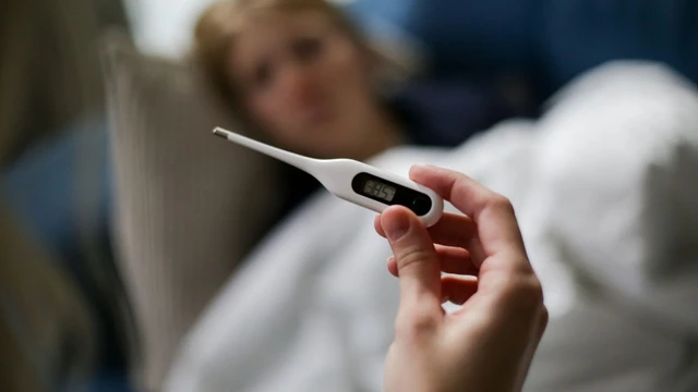 Có thai tuần đầu có bị sốt không? Những điều bạn cần biết