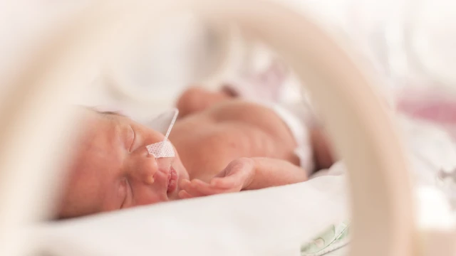 bai-viet/co-tu-cung-ngan-co-lam-tang-nguy-co-sinh-non-khong-61763.html