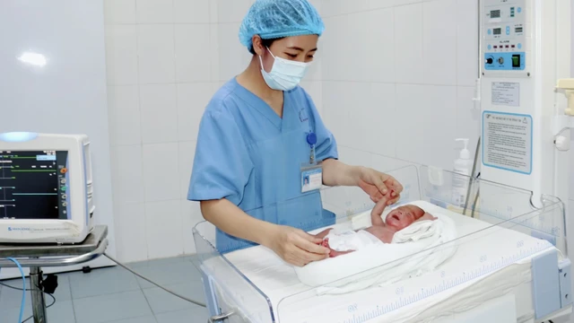 bai-viet/em-be-sinh-non-25-tuan-tuoi-co-nuoi-duoc-khong-can-luu-y-gi-khi-cham-soc-be.html