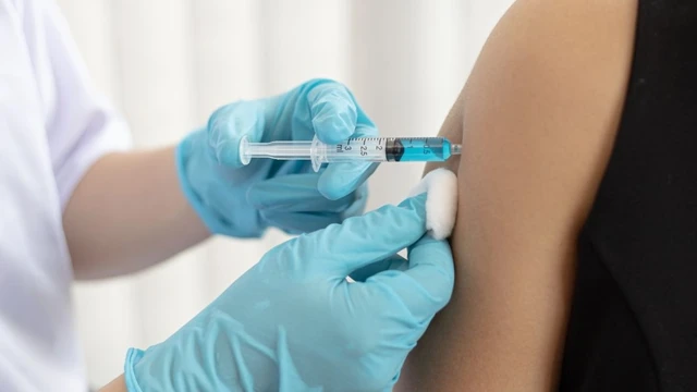 bai-viet/vi-sao-phai-tiem-vac-xin-khi-co-the-dang-khoe-nhung-ly-do-quan-trong.html