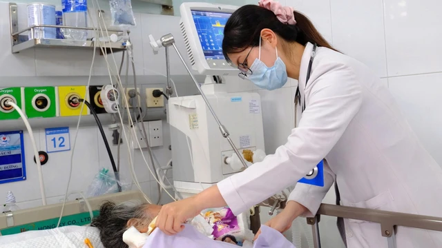 bai-viet/cuu-song-benh-nhan-78-tuoi-ngung-tim-nho-ky-thuat-loc-mau-hien-dai-10009.html