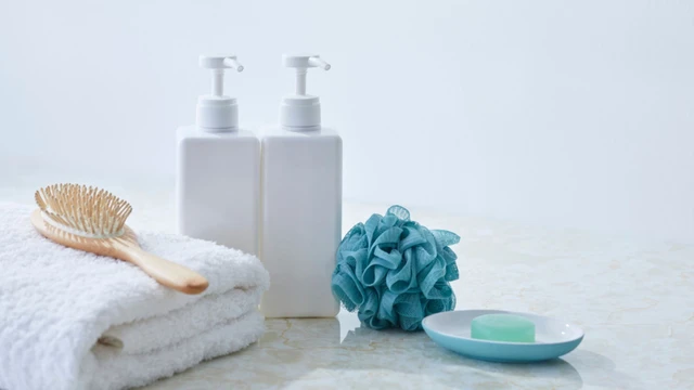 Da đầu nhờn nên dùng dầu gội gì? Cách chọn dầu gội giúp kiểm soát dầu hiệu quả