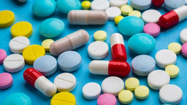 bai-viet/dang-uong-khang-sinh-co-uong-thuoc-tay-giun-duoc-khong.html