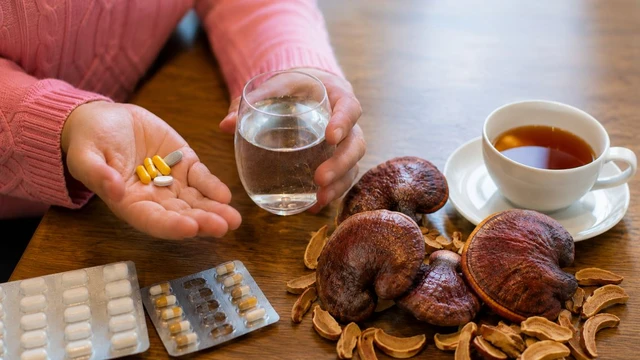 bai-viet/dang-uong-thuoc-tay-co-uong-duoc-nam-linh-chi-khong.html