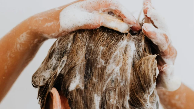 bai-viet/dau-goi-khong-silicone-la-gi-ai-nen-dung-va-luu-y-khi-su-dung.html