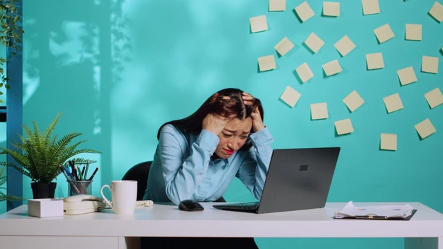 bai-viet/canh-bao-dau-hieu-lam-viec-qua-suc-khong-nen-bo-qua.html