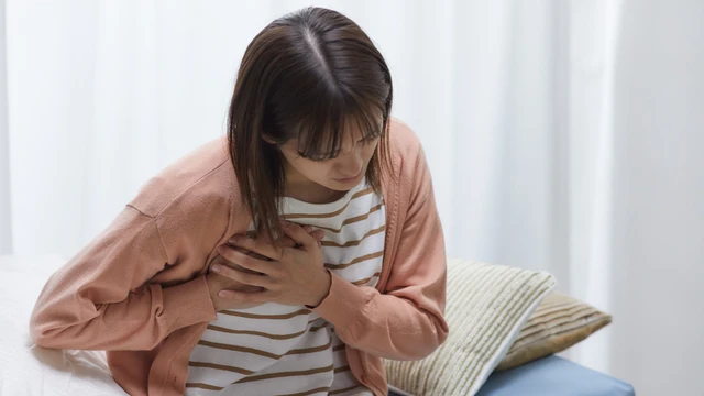 bai-viet/dau-hieu-nhan-biet-ung-thu-vu-o-tuoi-day-thi-can-luu-y.html