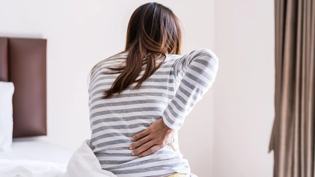 bai-viet/dau-lung-khong-dung-thang-duoc-nguyen-nhan-va-cach-dieu-tri.html