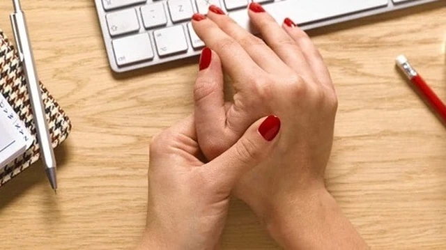 bai-viet/dau-mat-ngoai-co-tay-la-dau-hieu-cua-benh-gi-cach-chan-doan-va-dieu-tri-benh.html