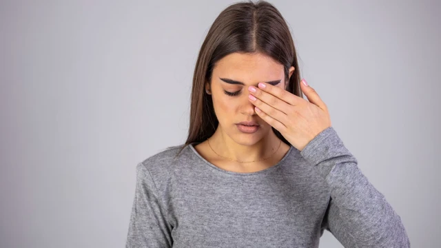 bai-viet/dau-nua-dau-va-benh-thien-dau-thong-phan-biet-nhu-the-nao.html