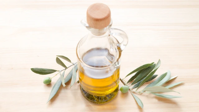 bai-viet/dau-oliu-co-lam-trang-da-khong-cach-dung-dau-oliu-giup-da-sang-tu-nhien.html