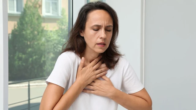 bai-viet/dau-rat-nguc-kho-tho-dau-hieu-cua-benh-gi-nguyen-nhan-va-cach-dieu-tri.html