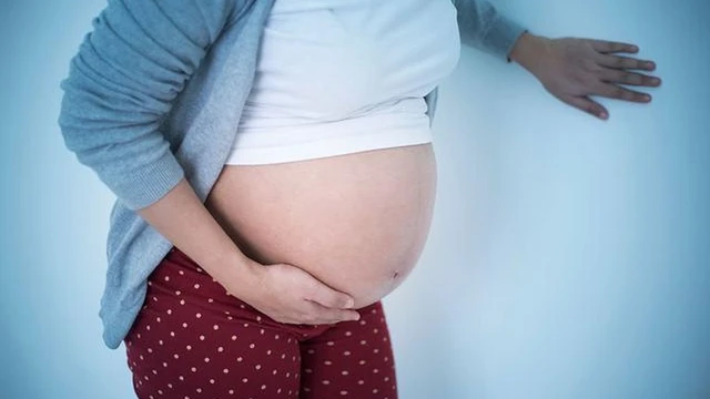 bai-viet/dau-xuong-chau-khi-mang-thai-va-nhung-dieu-me-can-biet.html