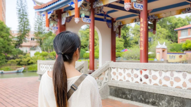 bai-viet/phu-nu-den-thang-co-duoc-di-chua-khong.html