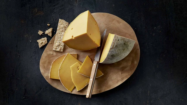 bai-viet/edam-cheese-dinh-duong-tu-loai-pho-mai-ha-lan-noi-tieng.html