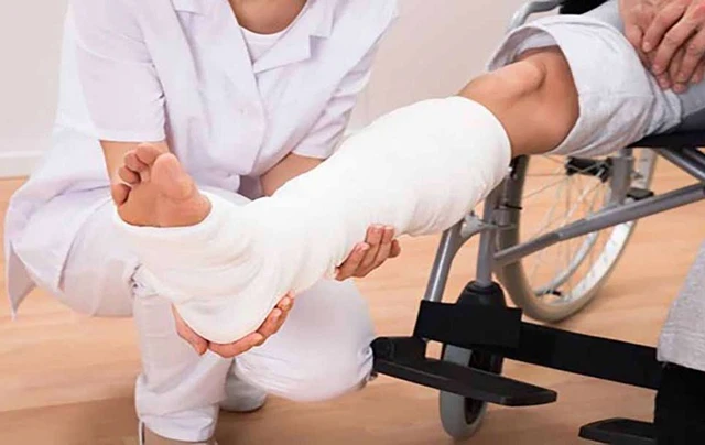 bai-viet/gay-1-3-duoi-xuong-cang-chan-nen-dieu-tri-the-nao-co-bien-chung-khong.html