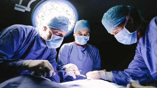 bai-viet/gay-me-noi-khi-quan-trong-phau-thuat-noi-soi-de-khau-ro-ong-nguc.html