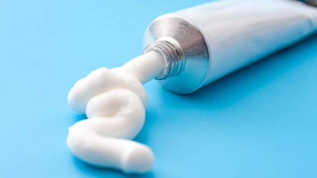 Gentrisone có bôi được vết thương hở không? Cách sử dụng an toàn
