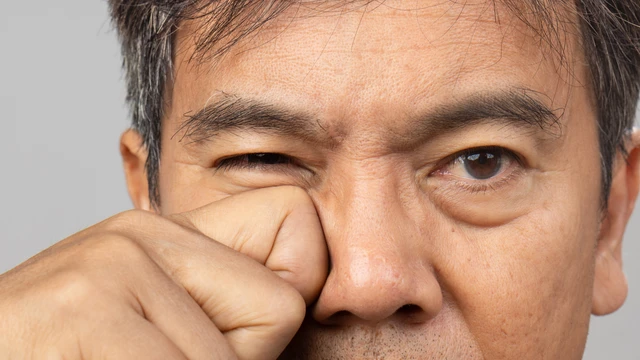 bai-viet/giat-mat-phai-nam-la-dau-hieu-benh-gi-bao-hieu-diem-gi.html