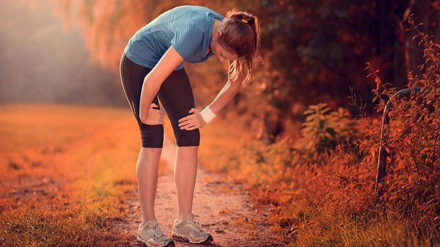 bai-viet/nguoi-bi-kho-khop-goi-co-nen-tap-the-duc-khong.html