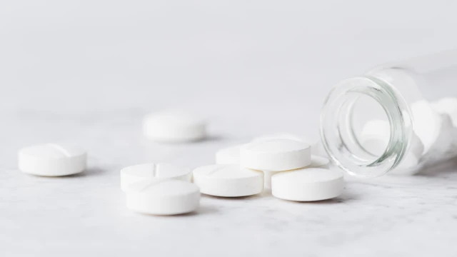 bai-viet/uong-thuoc-tay-co-uong-hong-sam-duoc-khong-nhung-loi-ich-va-rui-ro-khi-ket-hop.html