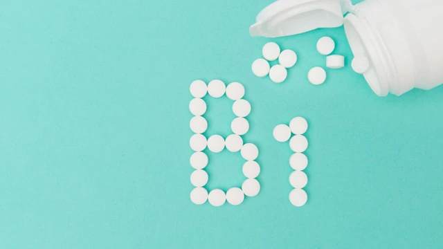 bai-viet/goi-dau-bang-vitamin-b1-co-nhanh-moc-toc-khong.html