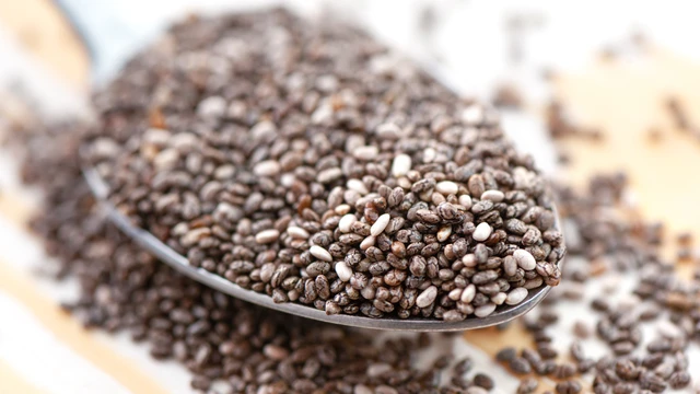 bai-viet/hat-chia-den-hay-trang-tot-hon-nen-chon-loai-nao-cho-suc-khoe.html