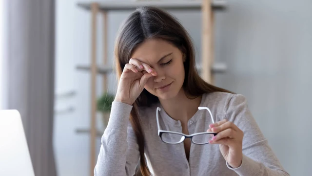 bai-viet/hien-tuong-mat-phai-giat-lien-tuc-canh-bao-dieu-gi-va-cach-khac-phuc-62917.html