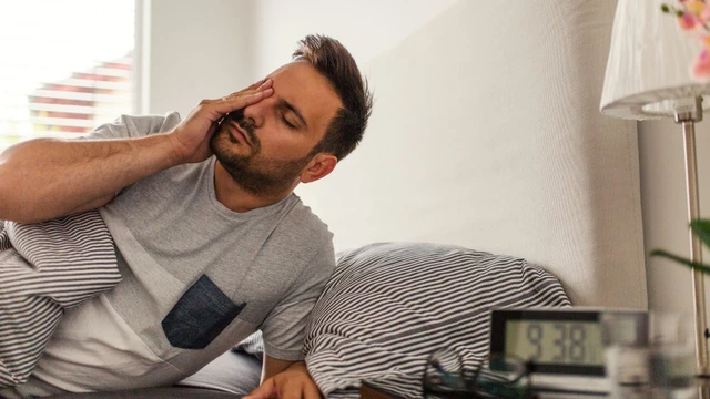 bai-viet/hien-tuong-ngu-nhu-khong-ngu-chung-mat-ngu-nghich-ly.html